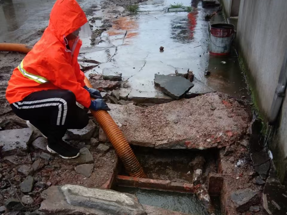 巴彦淖尔专业清理污水池 炜誉市政以规范流程守护城市 “肠道”